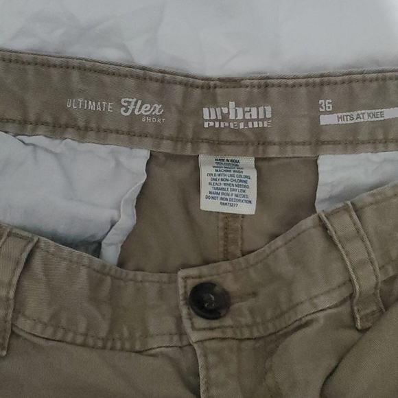 Khaki shorts - Picture 2 of 3